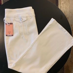 Silver Button Wide Leg Jeans. "Brand New" Sizse: 16